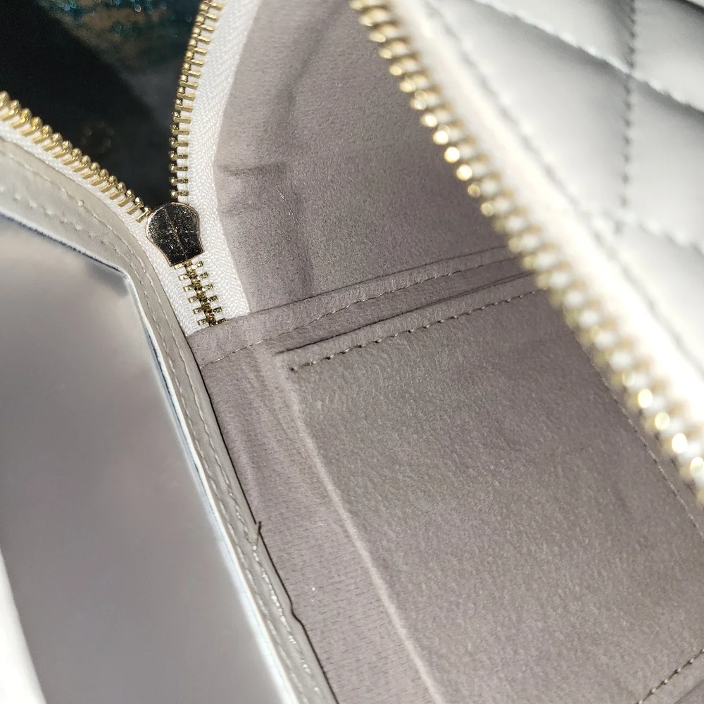 Chanel Ivory Quilted Mini Bag with Gold Details - Picture 6 of 7